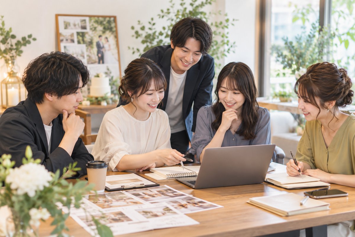 結婚式二次会の幹事は何をする?やること・人数・準備をまとめて解説